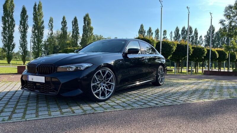 Schwarz Gebraucht 2023 BMW 318 M Sport Limousine | 35.999 € (Fairer Preis) - Bild 1/4
