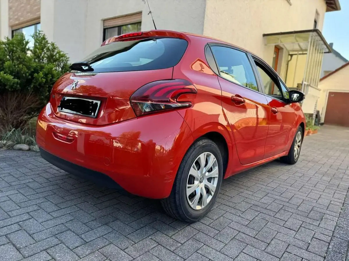 Gebraucht Peugeot 208 Active 82 PS (60 kW) 2016 Kleinwagen