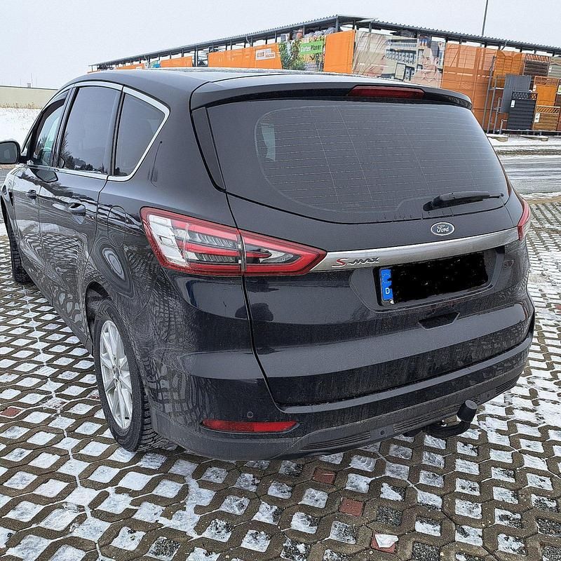 Gebraucht Ford S-MAX Titanium 150 PS (110 kW) 2017 Schwarz Van / Kleinbus