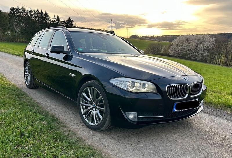 Gebraucht BMW 520 184 PS (135 kW) 2013 Schwarz Kombi