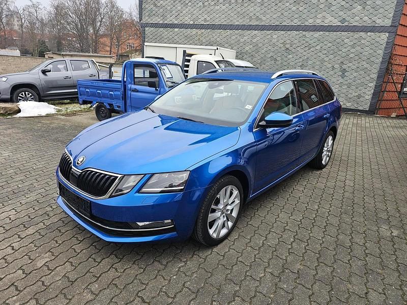 Raceblau metallic Gebraucht 2017 Skoda Octavia Style Kombi | 19.445 € (Teuer) - Bild 1/4