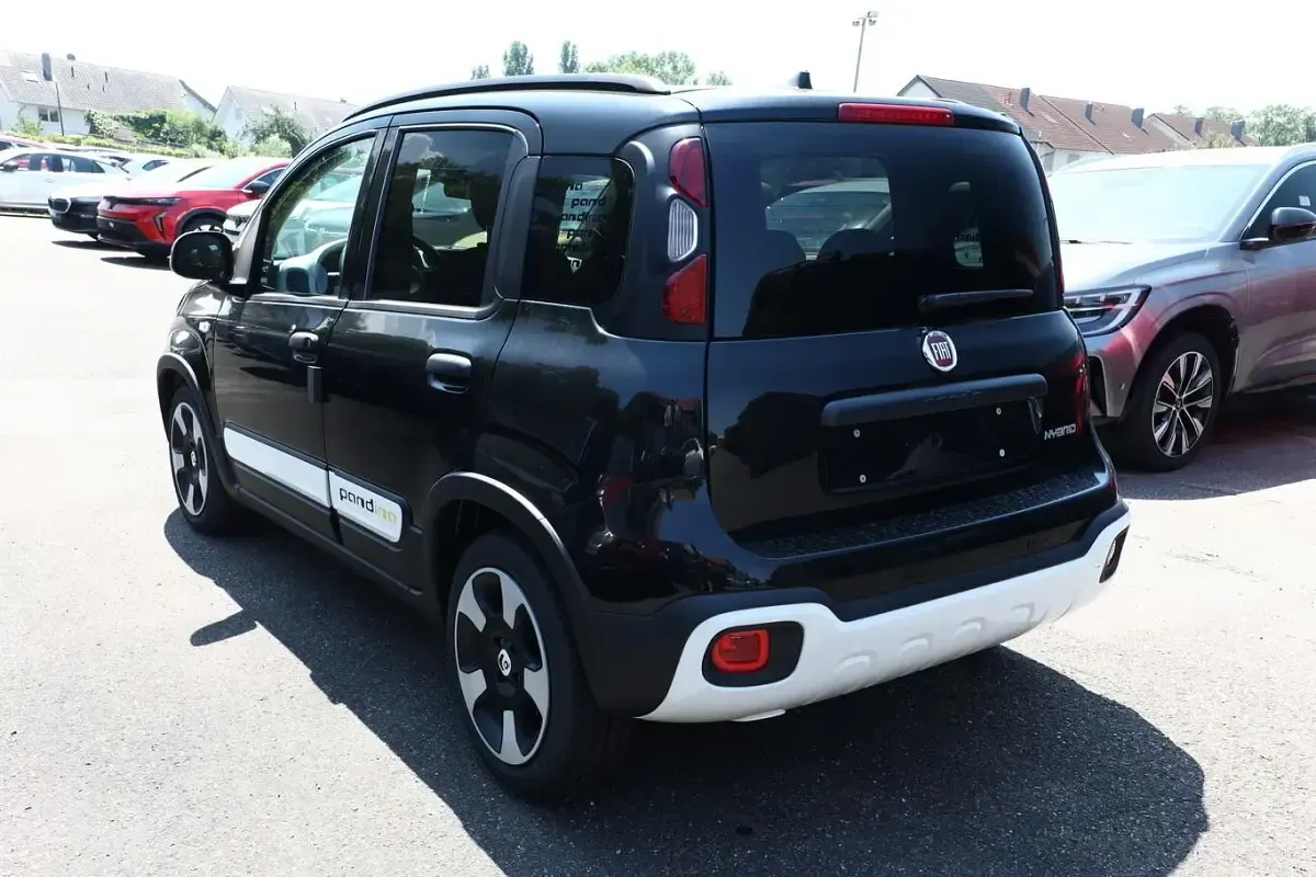 Neu Fiat Panda Cross Cross 65 PS (47 kW) 2026 Cinema schwarz Kleinwagen