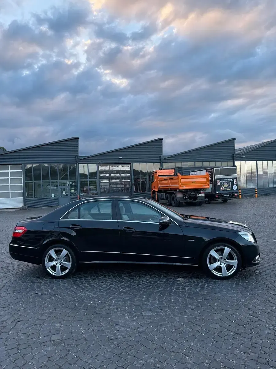 Gebraucht Mercedes E220 170 PS (125 kW) 2009 Schwarz Limousine