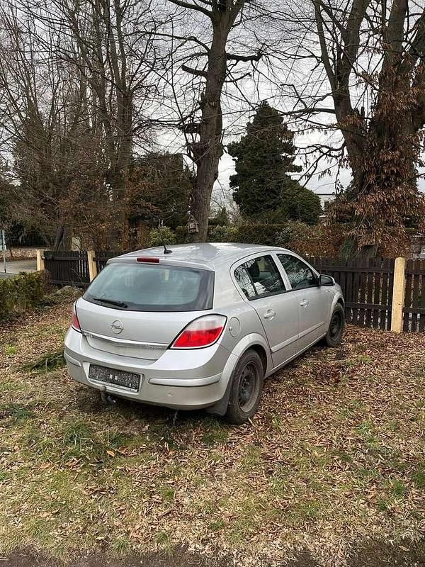 Gebraucht Opel Astra Edition 105 PS (77 kW) 2005 Silber Limousine
