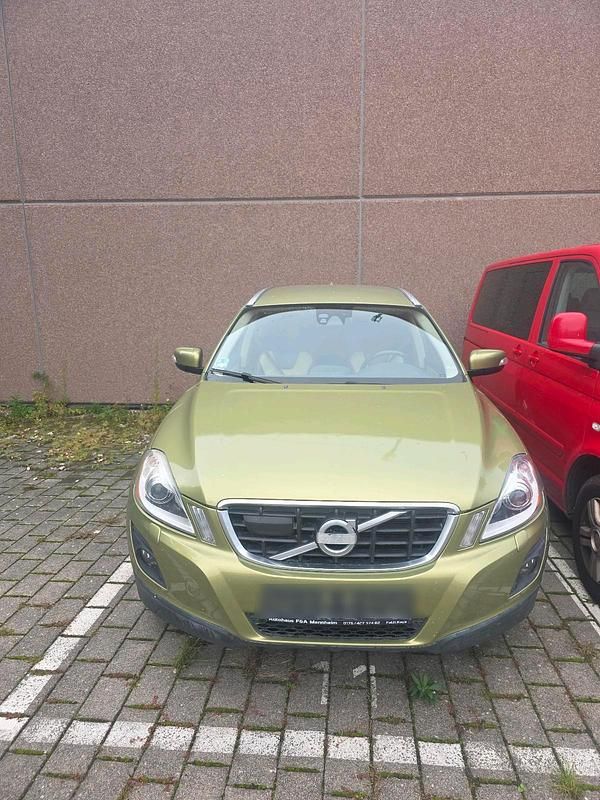 Grün Gebraucht 2010 Volvo XC60 SUV | 12.599 € - Bild 1/4