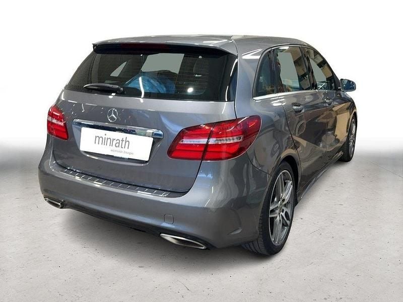 Gebraucht Mercedes B200 AMG line 156 PS (114 kW) 2018 Grau Van / Kleinbus