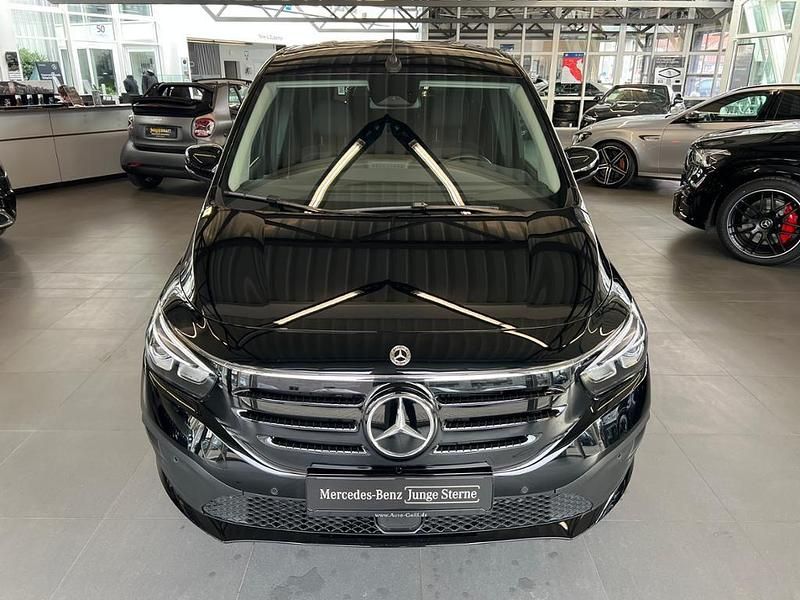 Gebraucht Mercedes EQT200 Premium Plus 89 kW (122 PS) 2024 Loparitschwarz metallic Van / Kleinbus