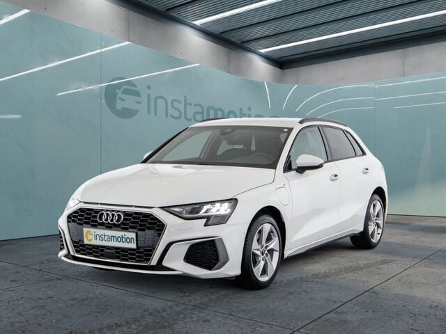 Weiß Gebraucht 2022 Audi A3 Sportback e-tron S-Line Limousine | 24.490 € (Guter Preis) - Bild 1/2