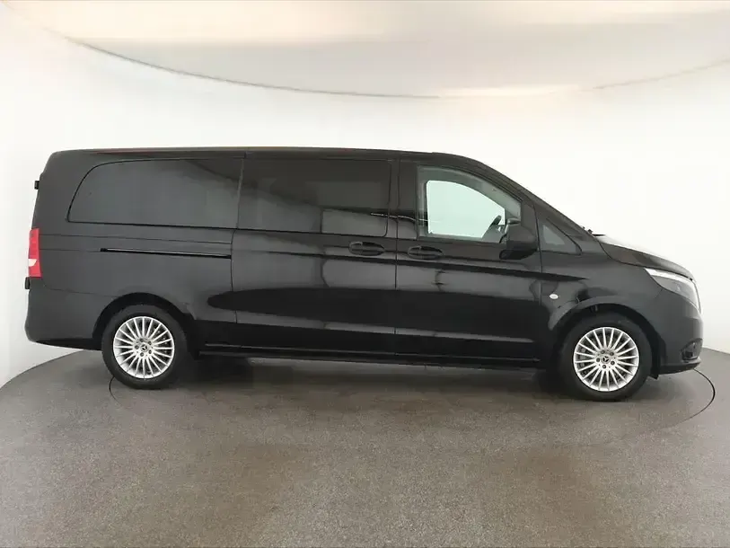 Gebraucht Mercedes Vito 190 PS (139 kW) 2024 Obsidianschwarz Van