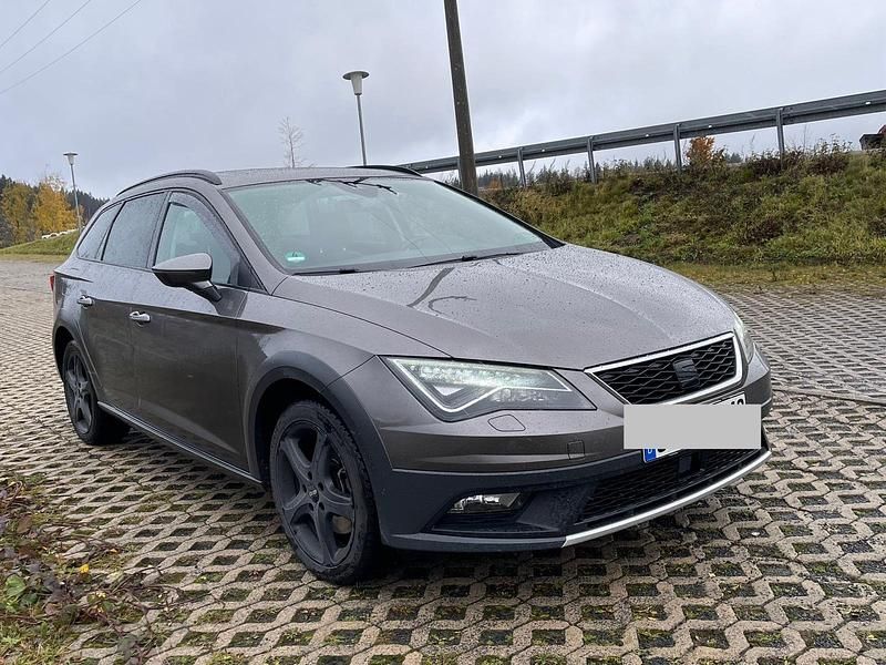 Grau Gebraucht 2017 Seat Leon X-Perience Xperience Kombi | 17.500 € (Teuer) - Bild 1/4