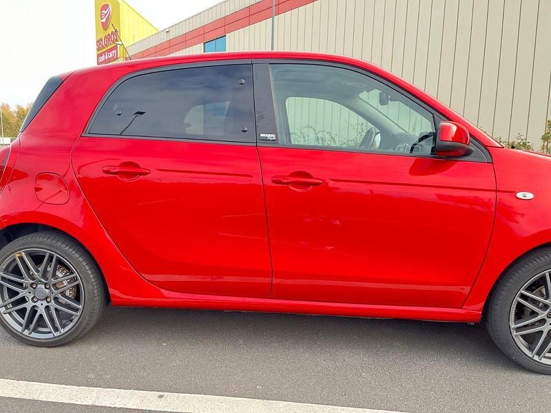 Używany Smart ForFour Brabus 90 KM (66 kW) 2018 Czerwony Hatchback