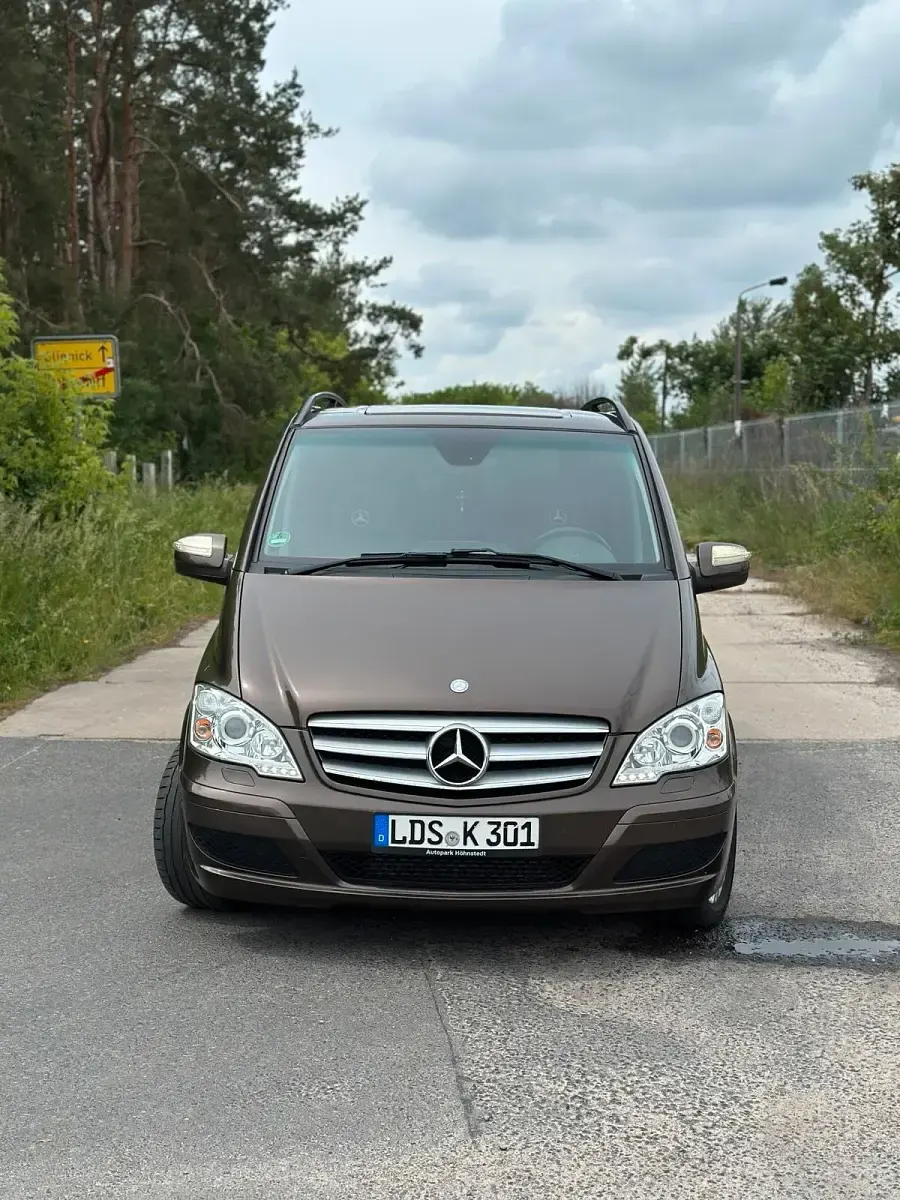 Gebraucht Mercedes Viano 224 PS (164 kW) 2012 Braun Van / Kleinbus
