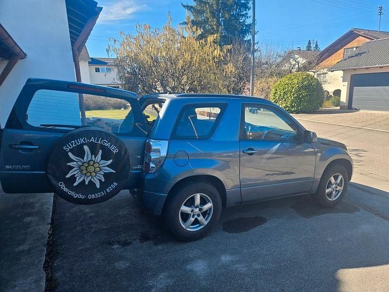 Gebraucht Suzuki Grand Vitara 106 PS (77 kW) 2010 Grau SUV