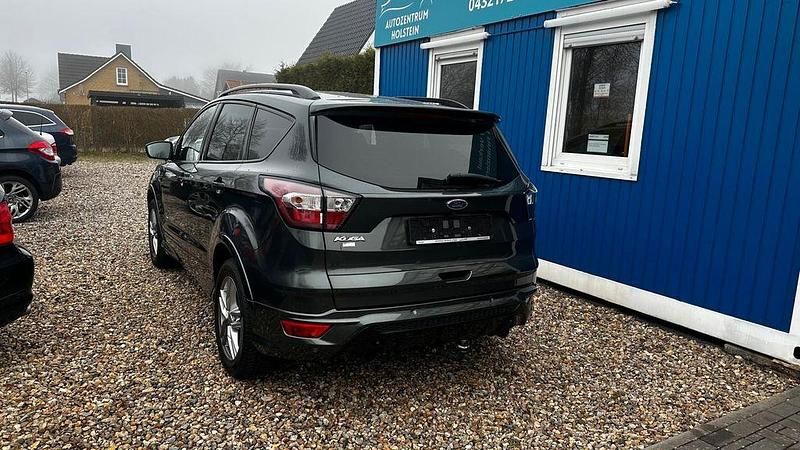 Gebraucht Ford Kuga ST-Line 179 PS (131 kW) 2018 Grün SUV