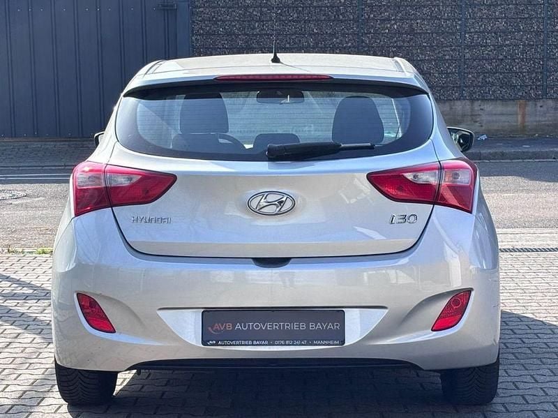 Second-hand Hyundai i30 Classic 101 CP (74 kW) 2015 Argintiu Berlinǎ