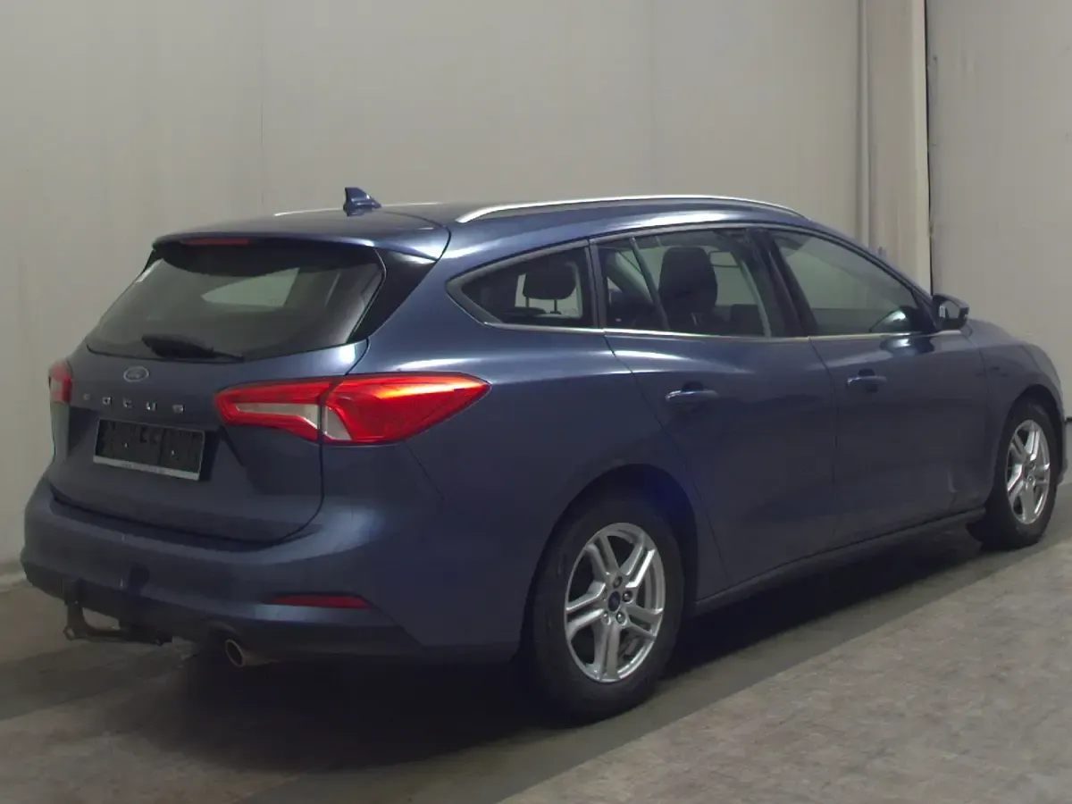 Gebraucht Ford Focus Cool & Connect 120 PS (88 kW) 2020 Chromablau metallic Limousine