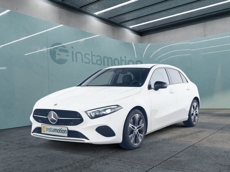 Weiß Gebraucht 2023 Mercedes A220 Progressive Limousine | 34.899 € (Fairer Preis) - Bild 1/3