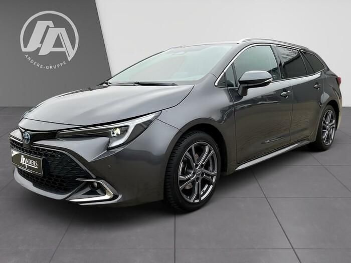 Grau Gebraucht 2023 Toyota Corolla Team Kombi | 26.394 € (Guter Preis) - Bild 1/4