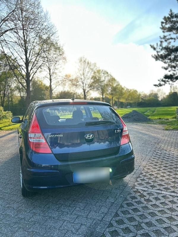 Gebraucht Hyundai i30 109 PS (80 kW) 2007 Blau Kleinwagen