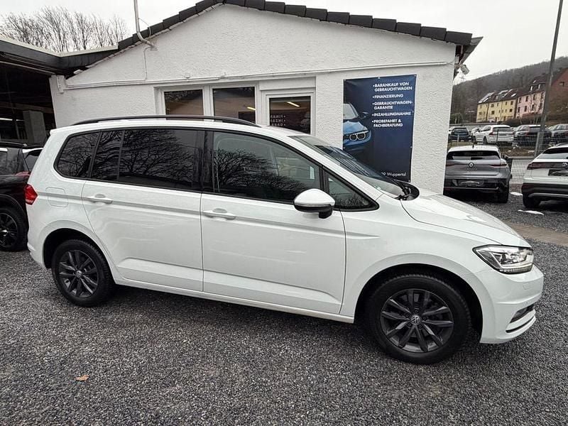 Gebraucht VW Touran 150 PS (110 kW) 2020 Weiß Van / Kleinbus
