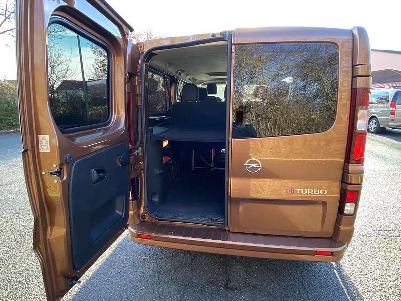 Gebraucht Opel Vivaro Cosmo 145 PS (106 kW) 2017 Braun Van / Kleinbus