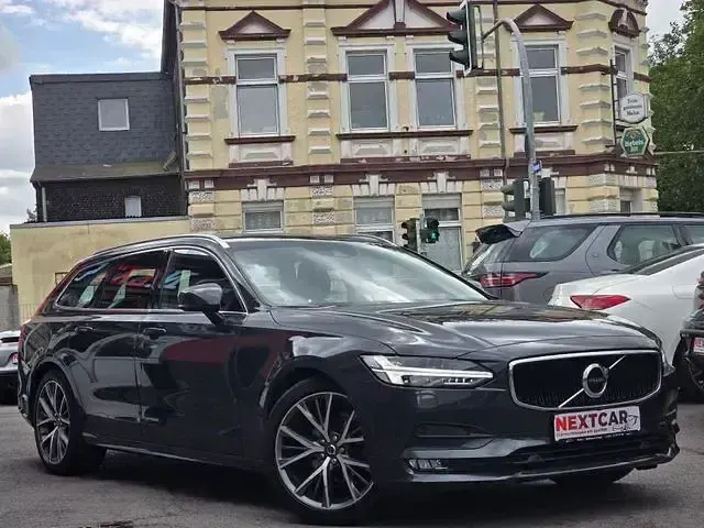 Gebraucht Volvo V90 Momentum 150 PS (110 kW) 2018 Silber Kombi