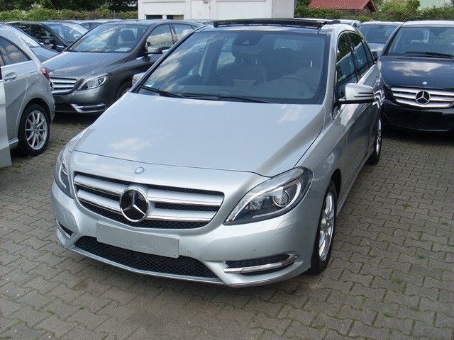 Silber Gebraucht 2012 Mercedes B200 Van / Kleinbus | 15.990 € (Teuer) - Bild 1/4