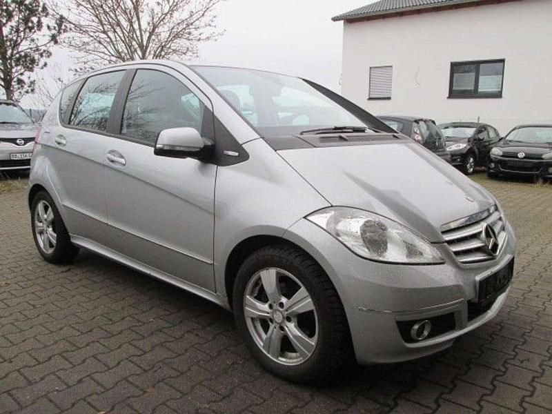 Gebraucht Mercedes A160 95 PS (69 kW) 2012 Polarsilber  metalliclack Kleinwagen