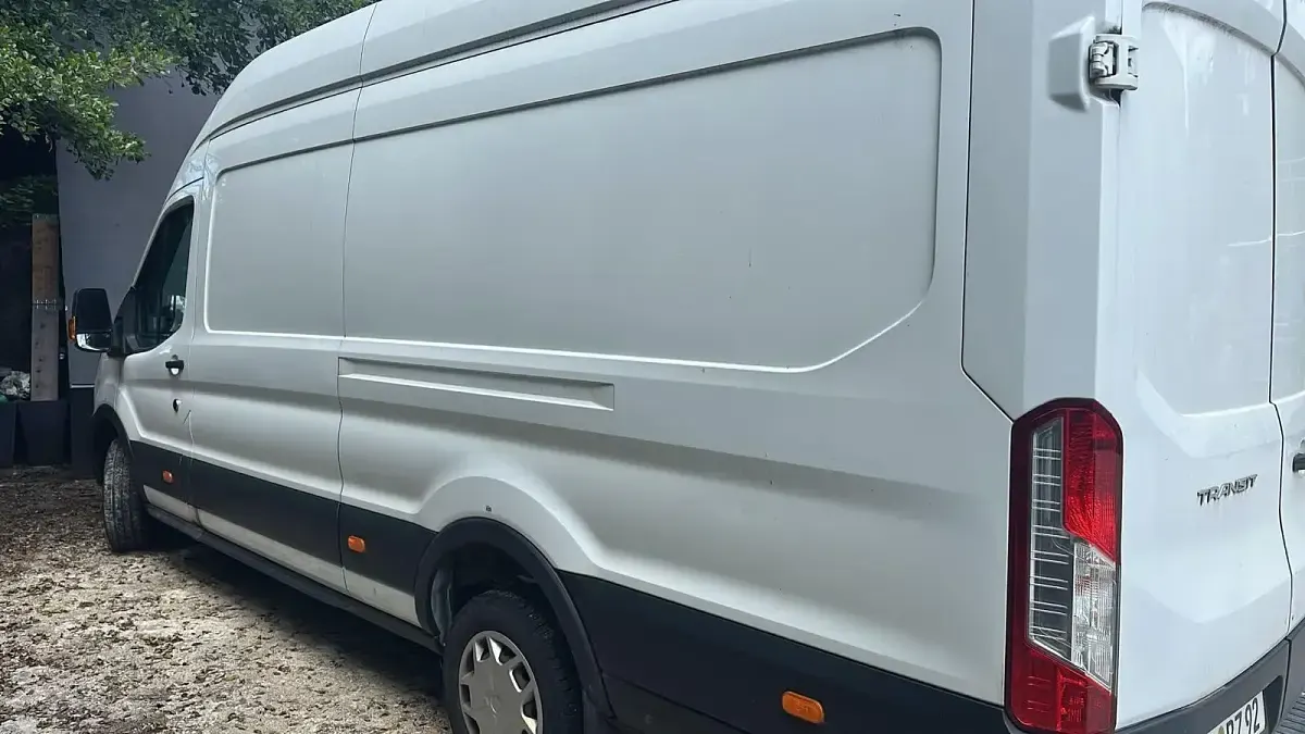Gebraucht Ford Transit 131 PS (96 kW) 2020 Weiß Van / Kleinbus