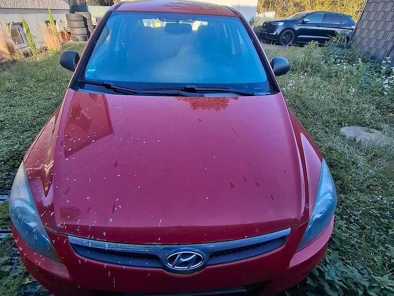 Gebraucht Hyundai i30 Edition+ 109 PS (80 kW) 2009 Rot Limousine