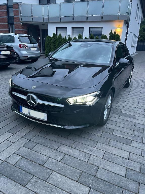 Schwarz Gebraucht 2020 Mercedes CLA180 Shooting Brake Business Kombi | 23.500 € (Fairer Preis) - Bild 1/4