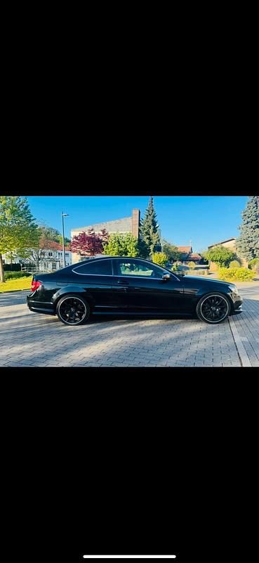 Schwarz Gebraucht 2012 Mercedes C350 AMG line Coupé | 13.400 € (Fairer Preis) - Bild 1/4