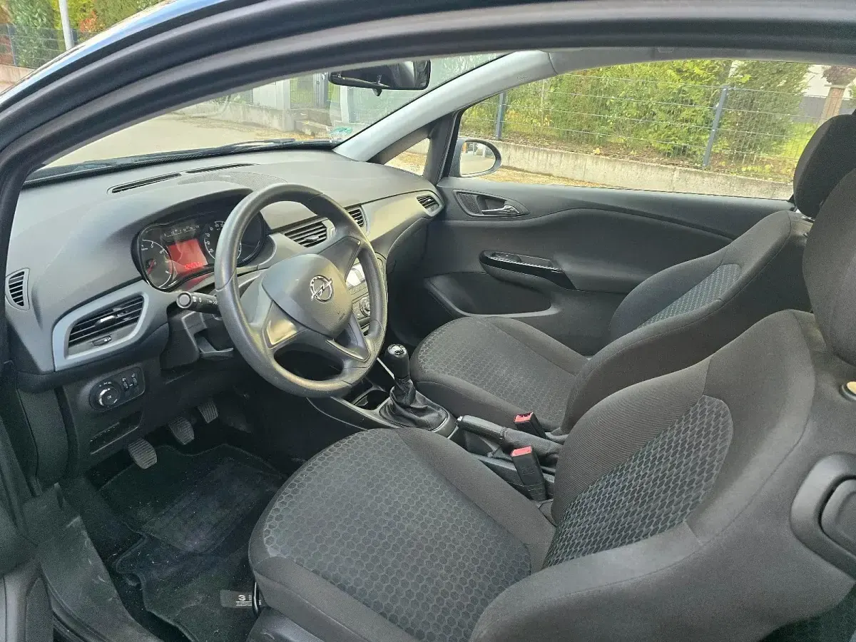 Second-hand Opel Corsa 69 CP (50 kW) 2017 Negru Hatchback