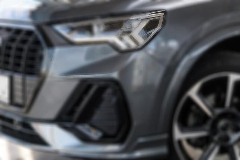 Grau metallic Gebraucht 2023 Audi Q3 S-Line SUV | 41.340 € (Teuer) - Bild 1/4