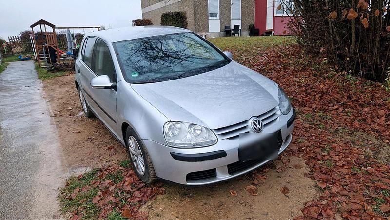 Grau Gebraucht 2004 VW Golf V Kleinwagen | 1.200 € (Superpreis) - Bild 1/4