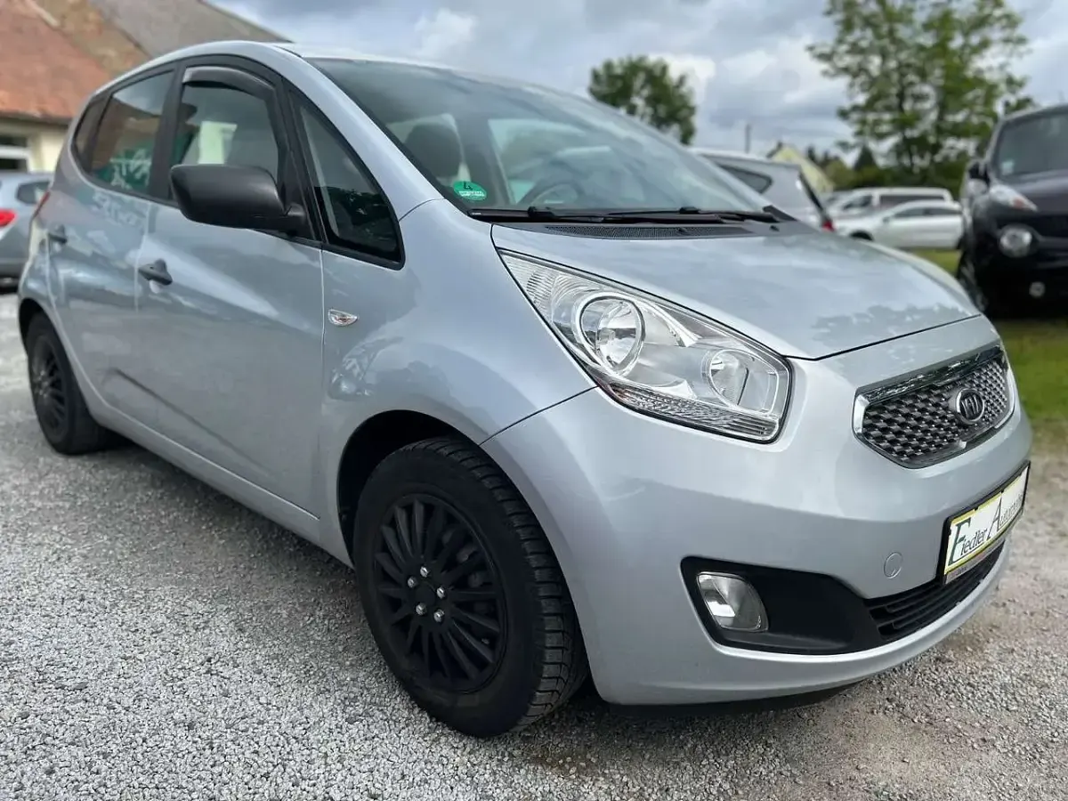Gebraucht Kia Venga 90 PS (66 kW) 2010 Silber Kleinwagen