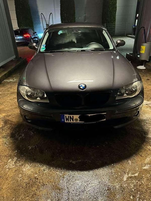 Grau Gebraucht 2005 BMW 120 Kleinwagen | 4.000 € (Etwas zu teuer) - Bild 1/4