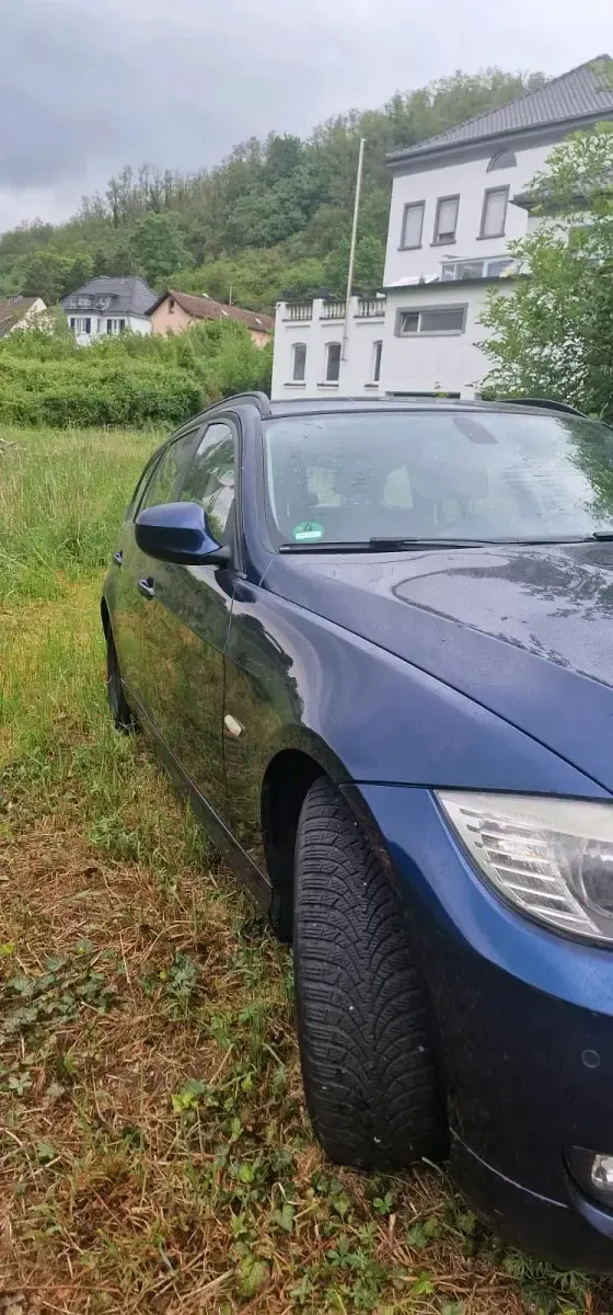 Gebraucht BMW 318 143 PS (105 kW) 2011 Blau Kombi