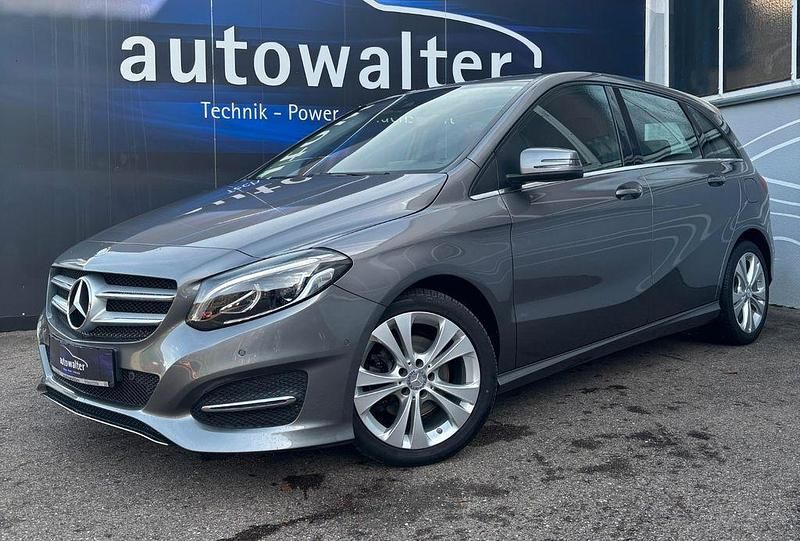 Grau Gebraucht 2015 Mercedes B200 Van / Kleinbus | 16.700 € (Etwas zu teuer) - Bild 1/4