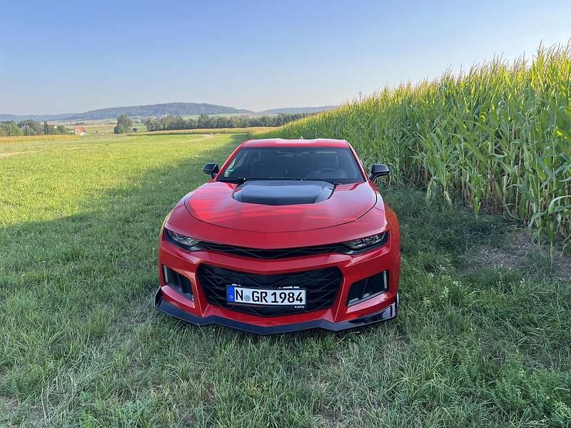 Rot Gebraucht 2020 Chevrolet Camaro Coupé | 31.000 € (Guter Preis) - Bild 1/4