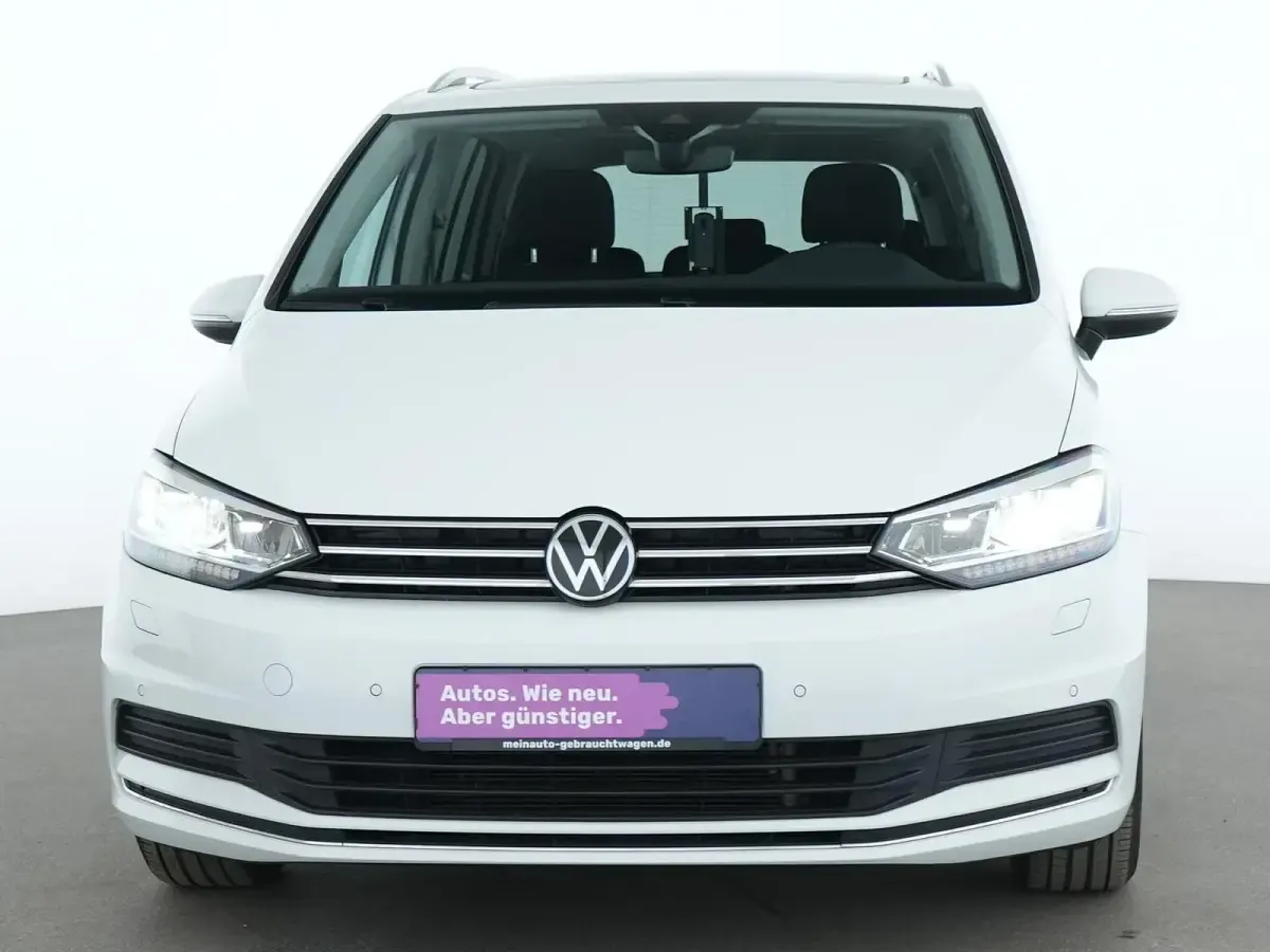 Gebraucht VW Touran Active 122 PS (89 kW) 2023 Pure white Van / Kleinbus