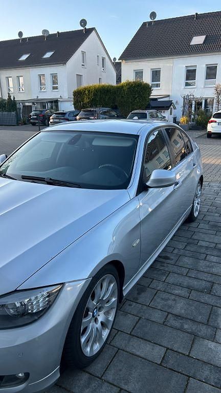 Gebraucht BMW 320 Sport Line 177 PS (130 kW) 2009 Silber Limousine
