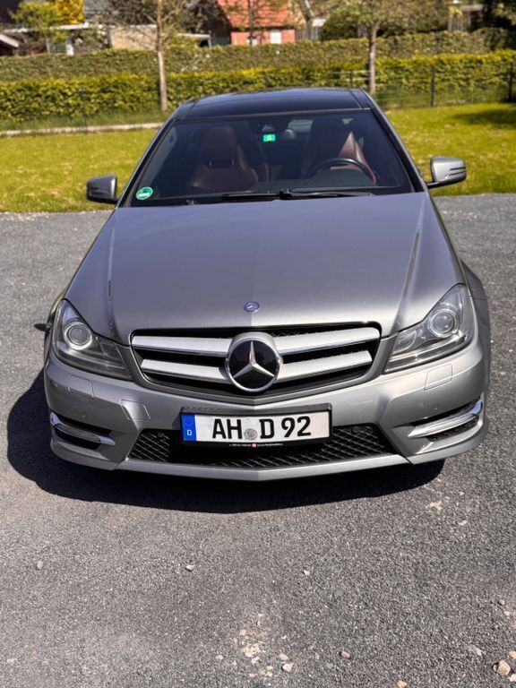 Grau Gebraucht 2011 Mercedes C250 Coupé | 7.500 € (Superpreis) - Bild 1/4