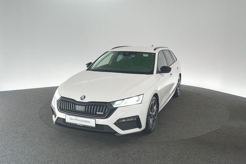 Weiß Gebraucht 2021 Skoda Octavia RS Kombi | 27.360 € (Fairer Preis) - Bild 1/4