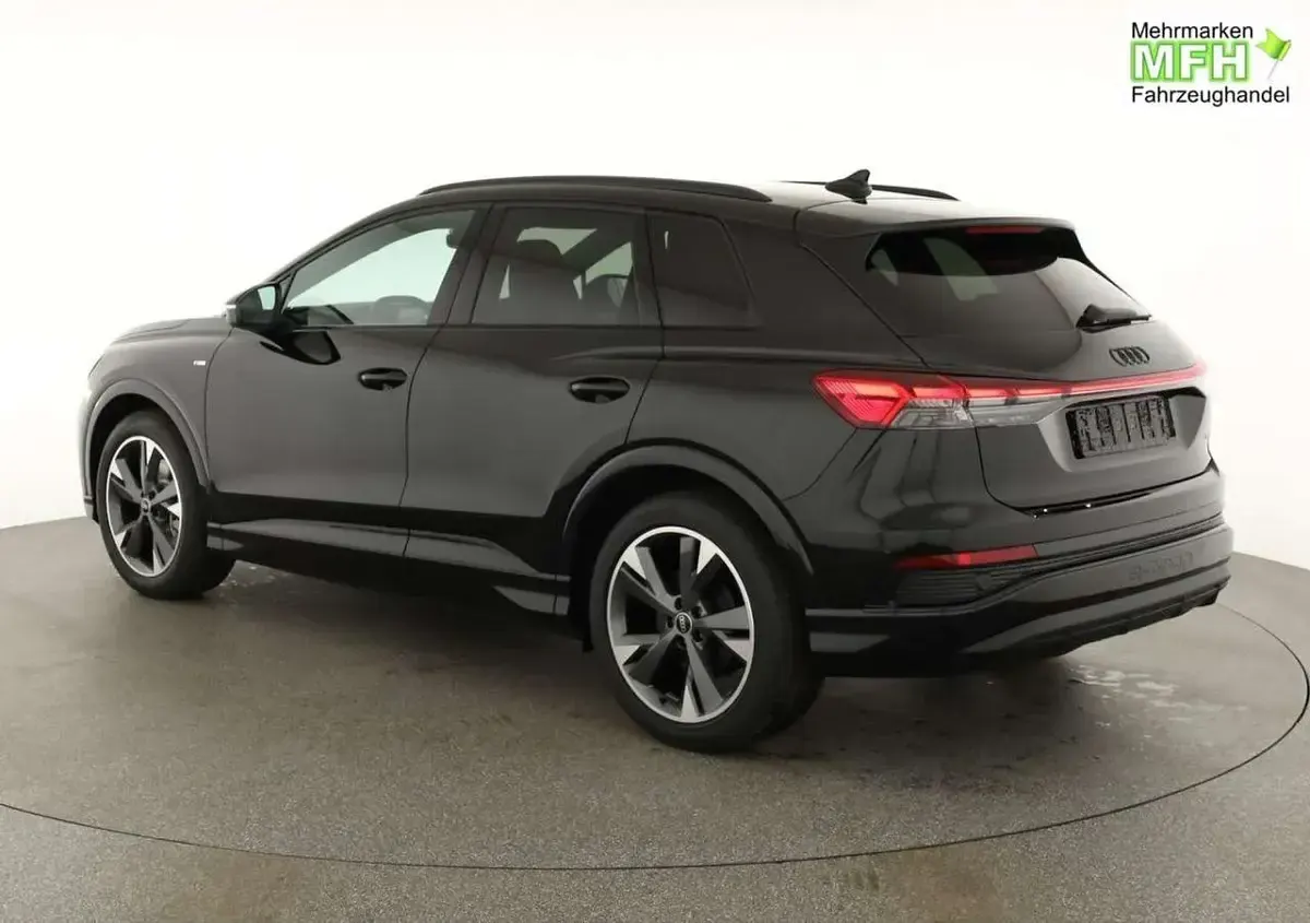 Nowe Audi Q4 e-tron Basis 210 kW (286 KM) 2026 Czarny SUV