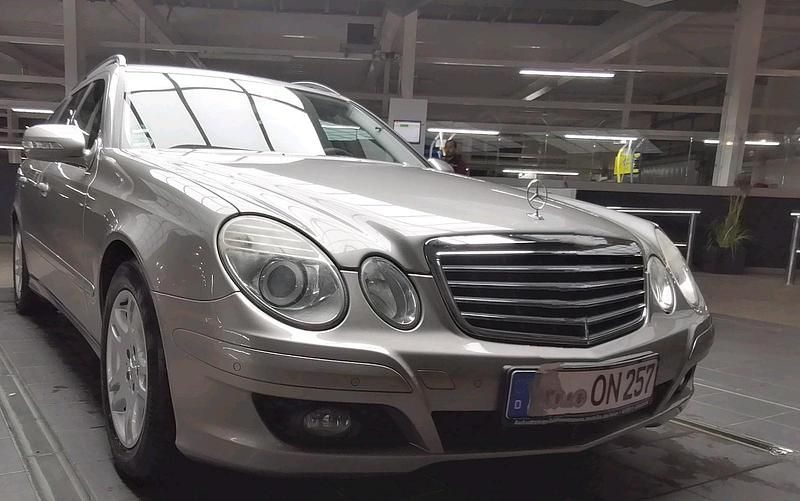 Silber Gebraucht 2007 Mercedes E220 Kombi | 5.650 € (Fairer Preis) - Bild 1/4