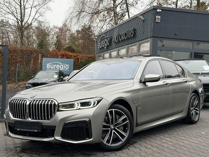 Grau Gebraucht 2021 BMW 745e M Sport Limousine | 46.890 € (Fairer Preis) - Bild 1/4