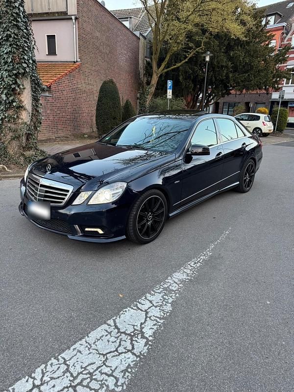 Gebraucht Mercedes E350 AMG 265 PS (194 kW) 2011 Blau Limousine