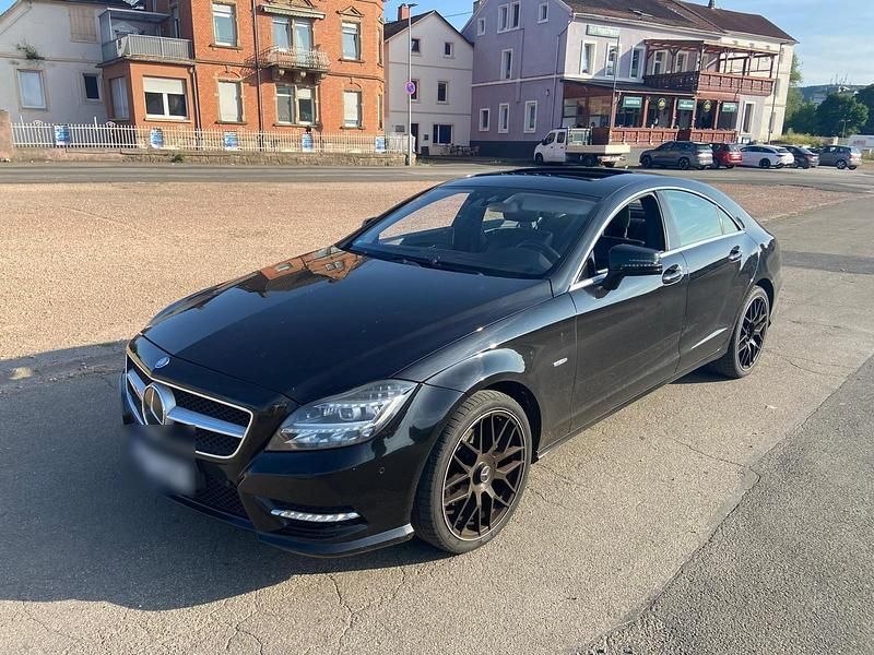 Schwarz Gebraucht 2011 Mercedes CLS350 AMG line Coupé | 13.750 € (Superpreis) - Bild 1/4