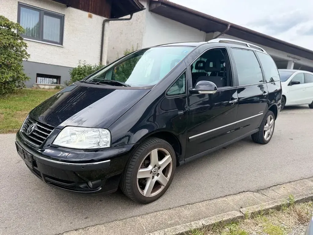Gebraucht VW Sharan Trendline 140 PS (102 kW) 2010 Schwarz Van / Kleinbus